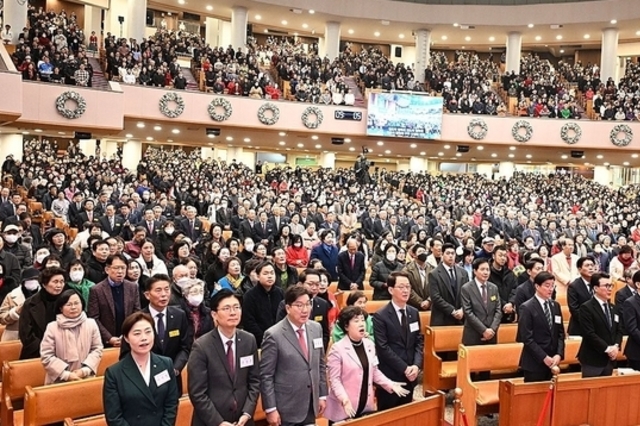 여야 정치인 한자리에 모인 성탄 예배