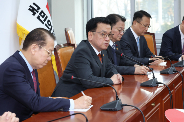 崔권한대행 "與野, 위헌적 요소 없는 특검법안 마련해 달라"